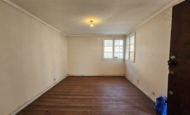 Casa en Venta en Amplio terreno con casa para remodelar en el corazon de Macul
