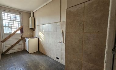 Casa en Venta en Amplio terreno con casa para remodelar en el corazon de Macul