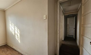 Casa en Venta en Amplio terreno con casa para remodelar en el corazon de Macul
