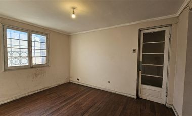 Casa en Venta en Amplio terreno con casa para remodelar en el corazon de Macul
