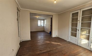 Casa en Venta en Amplio terreno con casa para remodelar en el corazon de Macul
