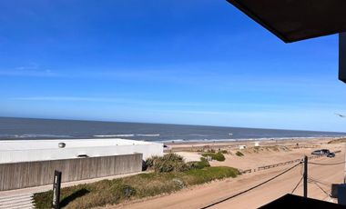 VENTA DPTO 4 AMBIENTES CON COCHERA FRENTE AL MAR
