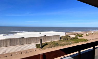 VENTA DPTO 4 AMBIENTES CON COCHERA FRENTE AL MAR