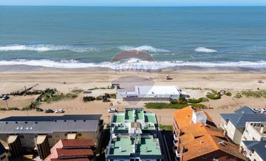 VENTA DPTO 4 AMBIENTES CON COCHERA FRENTE AL MAR