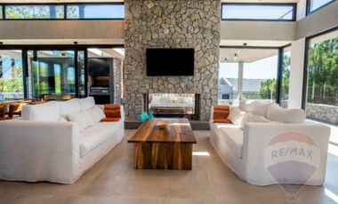 VENTA CASA COSTA ESMERALDA MARITIMO I 5 AMBIENTES