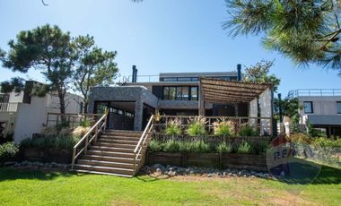 VENTA CASA COSTA ESMERALDA MARITIMO I 5 AMBIENTES
