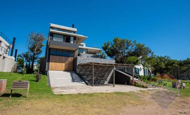 VENTA CASA COSTA ESMERALDA MARITIMO I 5 AMBIENTES