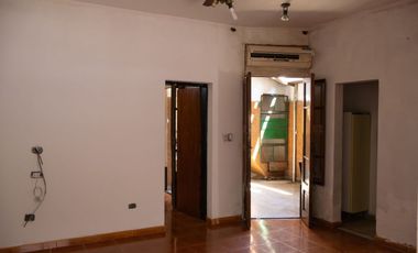 PH al frente con patio y terraza en Ramos Mejía