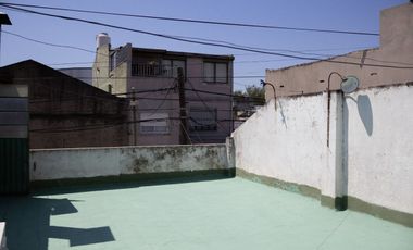 PH al frente con patio y terraza en Ramos Mejía