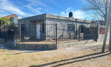 CASA 3 AMBIENTES VENTA MONTE GRANDE PILETA COCHERA