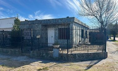 CASA 3 AMBIENTES VENTA MONTE GRANDE PILETA COCHERA