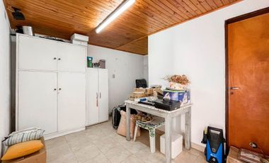 CASA EN VENTA RINGUELET 2 DORMITORIOS Y PILETA