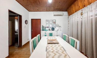 CASA EN VENTA RINGUELET 2 DORMITORIOS Y PILETA