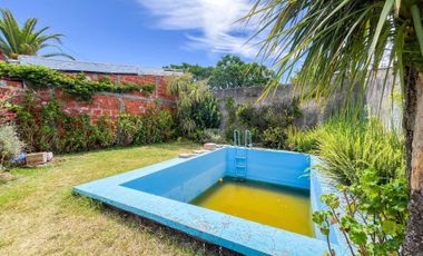 CASA EN VENTA RINGUELET 2 DORMITORIOS Y PILETA
