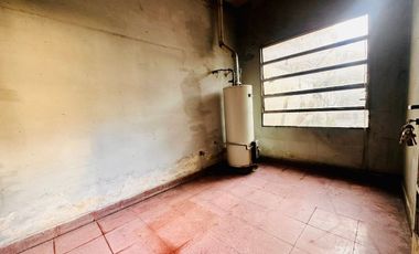 ATENCION! CASA DE 6 AMBIENTES A REFACCIONAR