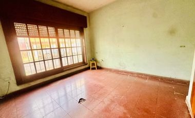 ATENCION! CASA DE 6 AMBIENTES A REFACCIONAR