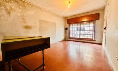 ATENCION! CASA DE 6 AMBIENTES A REFACCIONAR