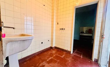 ATENCION! CASA DE 6 AMBIENTES A REFACCIONAR
