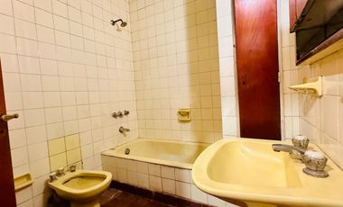 ATENCION! CASA DE 6 AMBIENTES A REFACCIONAR