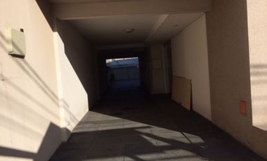 COCHERA EN CASTELAR CENTRO. INMEJORABLE UBICACION!