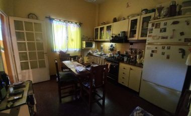 VENTA CASA CON 2 LOCALES + TERRAZA R. MEJÍA SUR