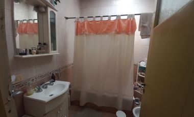 VENTA CASA CON 2 LOCALES + TERRAZA R. MEJÍA SUR