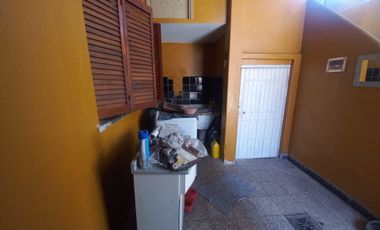 VENTA CASA CON 2 LOCALES + TERRAZA R. MEJÍA SUR