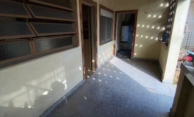 Casa en alquiler en Moron Sur
