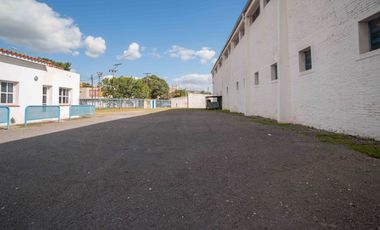 ALQUILA GRAN GALPON 3.500 m2 CON TERRENO 30.000 m2