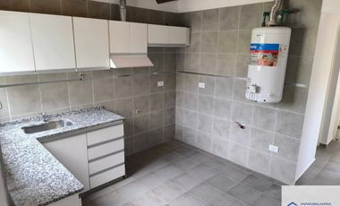 Departamento en alquiler de 2 dormitorios c/ cochera en Maipú