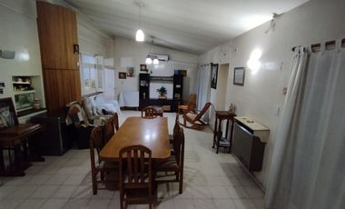 Casa mas depto. Apta Crédito. B° Mallea. Capital