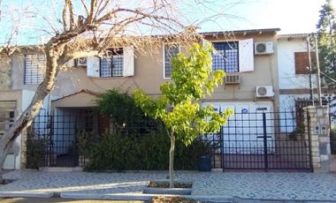 Casa mas depto. Apta Crédito. B° Mallea. Capital