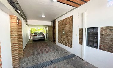 CASA 5 AMB EN VENTA DON BOSCO COCH.PISCINA.QUINCHO
