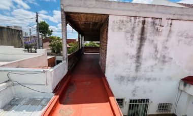 VENTA CASA 5 AMBIENTES DOS FAMILIAS TERRAZA LANUS