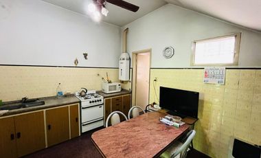 VENTA CASA 5 AMBIENTES DOS FAMILIAS TERRAZA LANUS