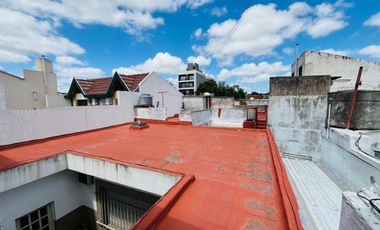 VENTA CASA 5 AMBIENTES DOS FAMILIAS TERRAZA LANUS