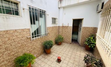VENTA CASA 5 AMBIENTES DOS FAMILIAS TERRAZA LANUS