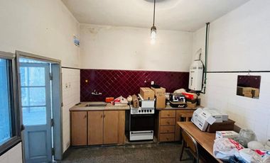 VENTA CASA 5 AMBIENTES DOS FAMILIAS TERRAZA LANUS