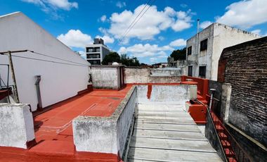 VENTA CASA 5 AMBIENTES DOS FAMILIAS TERRAZA LANUS