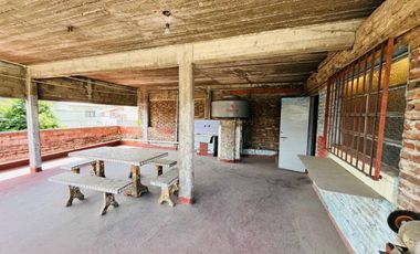 VENTA CASA 5 AMBIENTES DOS FAMILIAS TERRAZA LANUS