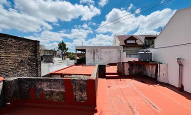 VENTA CASA 5 AMBIENTES DOS FAMILIAS TERRAZA LANUS