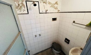 VENTA CASA 5 AMBIENTES DOS FAMILIAS TERRAZA LANUS