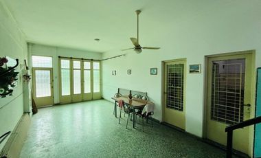 VENTA CASA 5 AMBIENTES DOS FAMILIAS TERRAZA LANUS