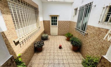 VENTA CASA 5 AMBIENTES DOS FAMILIAS TERRAZA LANUS