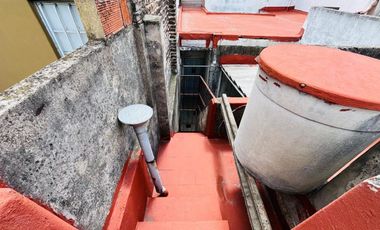 VENTA CASA 5 AMBIENTES DOS FAMILIAS TERRAZA LANUS
