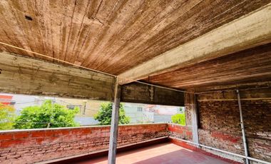 VENTA CASA 5 AMBIENTES DOS FAMILIAS TERRAZA LANUS