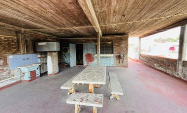 VENTA CASA 5 AMBIENTES DOS FAMILIAS TERRAZA LANUS