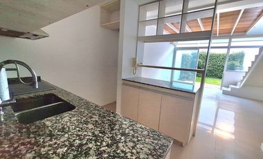 DEPTO2AMB ALQUILER URQUIZA COCHERA PARRILLA JARDIN