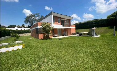 VENDO O ARRIENDO CASA CAMPESTRE EN CERRITOS, VIA LA VIRGINIA.
