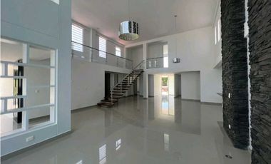 VENDO O ARRIENDO CASA CAMPESTRE EN CERRITOS, VIA LA VIRGINIA.